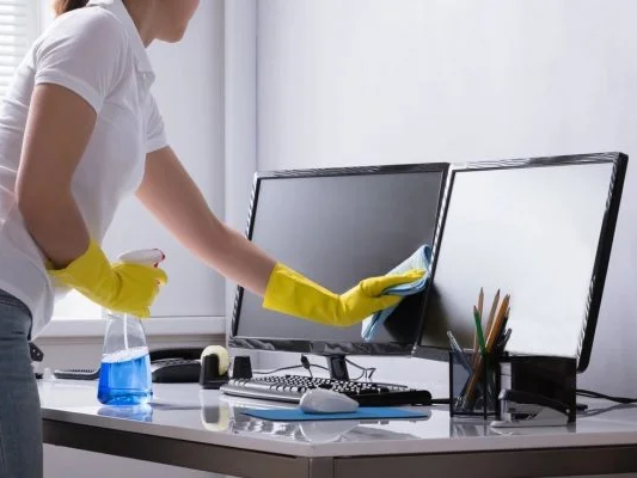 Office_desk_clean-
